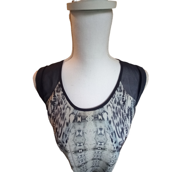 CAbi Black and White Short Sleeve Top - Picture 8 of 11